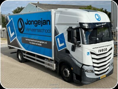 Lesvrachtwagen van Verkeersschool Jongejan